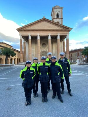 02e54410-c4eb-4f53-a6d8-2db58d430b6a-300x400