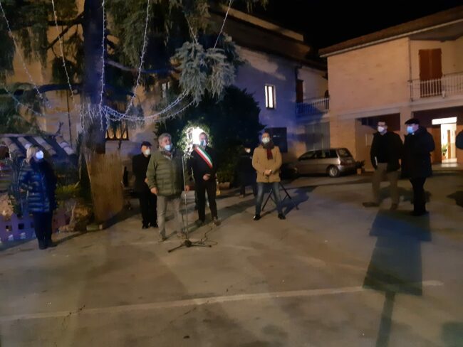 ACCENSIONE_ALBERO_PRESEPE_VILLA_POTENZA-5-650x488