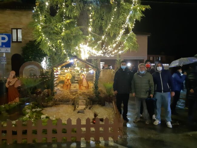 ACCENSIONE_ALBERO_PRESEPE_VILLA_POTENZA-8-650x488