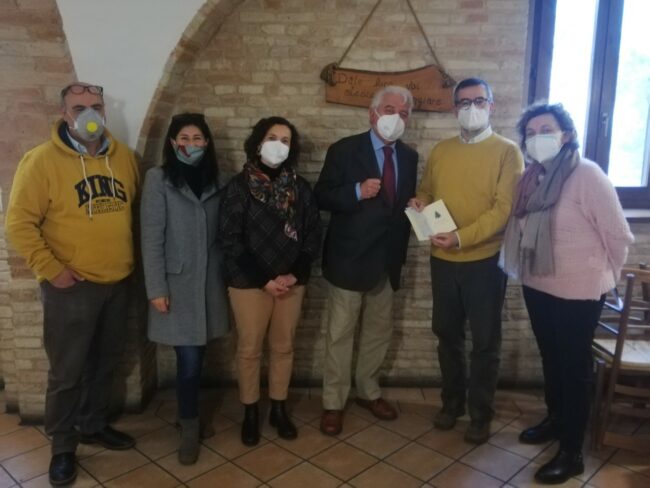 Foto-donazione-lions-macerata