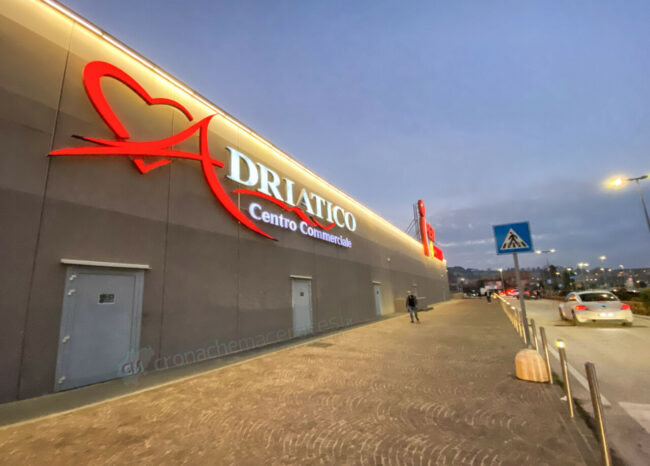 centro-commerciale-cuore-adriatico-natale-2020-covid-civitanova-FDM-15-650x466