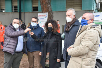 donazione-nuovo-mezzo-croce-verde-civitanova-FDM-1-325x217