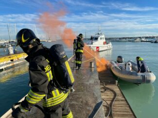 esercitazione-guardia-costiera-3-325x244