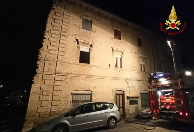 incendio-macerata1_censored-650x445