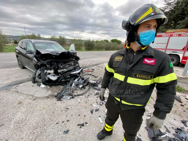 incidente-recanati-regina-auto-tir-2--650x488
