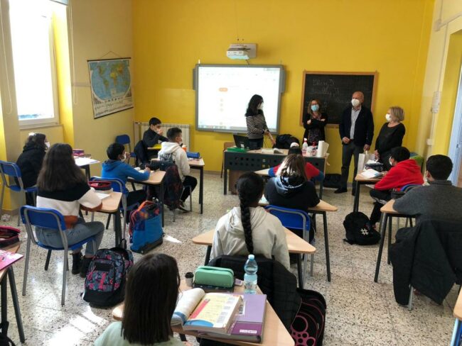 mascherine-studenti-caldarola-3-650x488