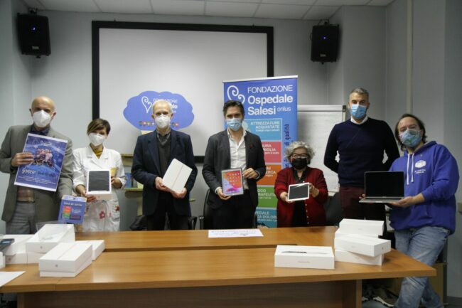 salesi-ipad-med-1-650x433