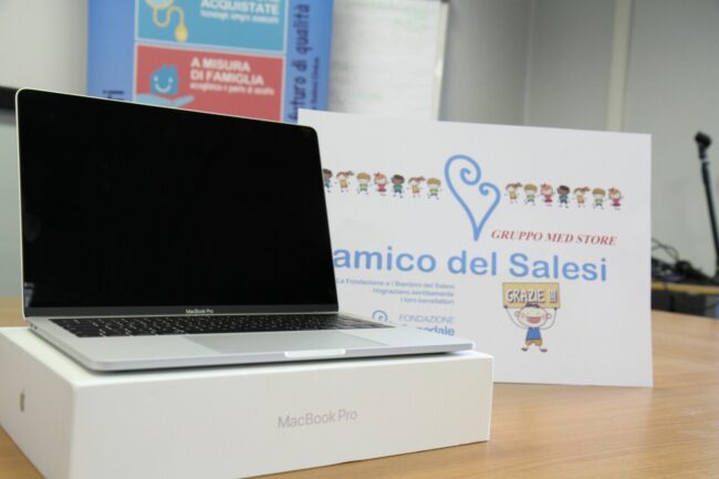 salesi-ipad-med-3-650x433