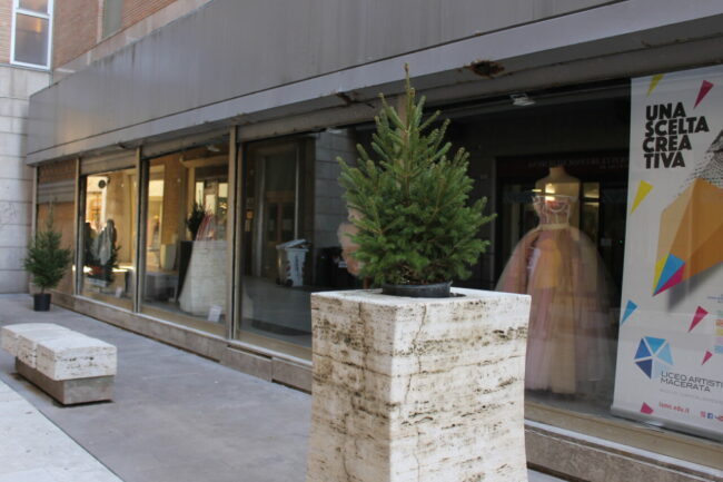 vetrine-galleria-del-commercio-1-650x433