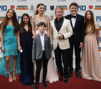 PREMIERE-MISSION-POSSIBLE-JOHN-SAVAGE-BLANCA-BLANCO-E-IL-GIOVANE-CAST-DEL-FILM
