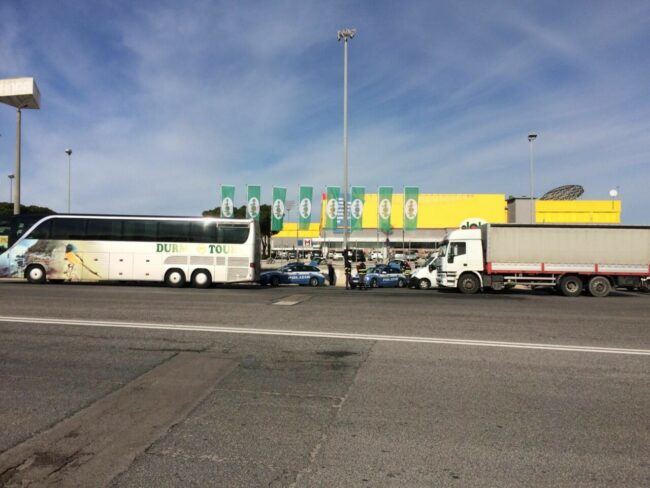 controlli-polizia-stradale-casello-a14-autostrada-civitanova-1-650x488