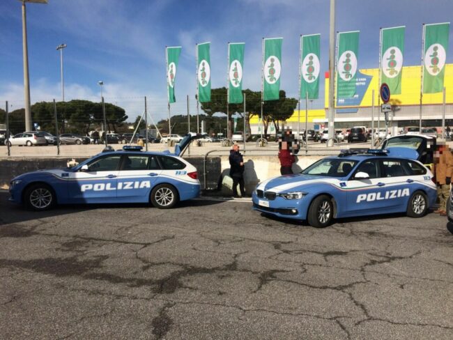 controlli-polizia-stradale-casello-a14-autostrada-civitanova-2-650x488