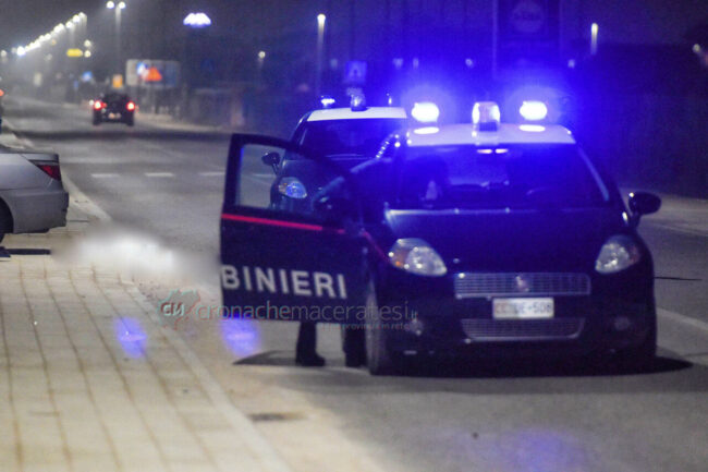 incidente-auto-investe-gennari-di-prisco-lungomare-scossicci-porto-recanati-carabinieri-FDM-3-650x433