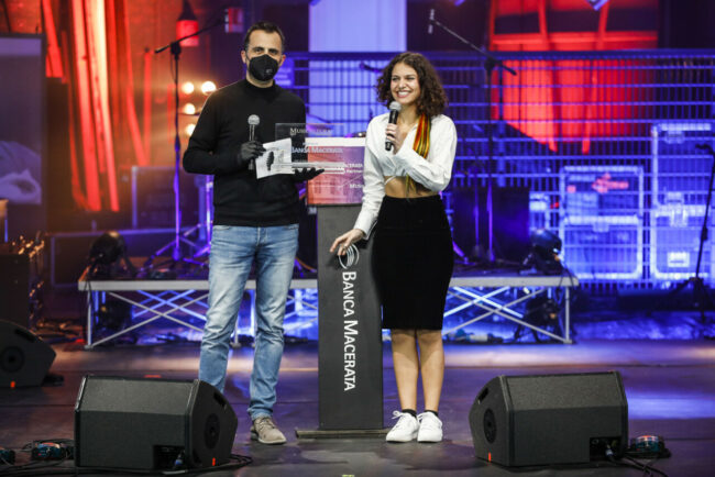 Giacomo-Galassi-premia-Gaia-Gentile-