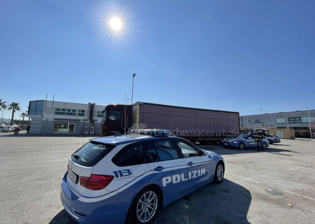dogana-polstrada-autoarticolato-civitanova-FDM-5-650x463