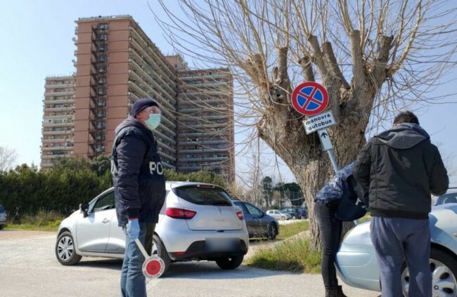 polizia-coronavirus-controlli-hotel-house-1-e1614964607247_censored-650x423