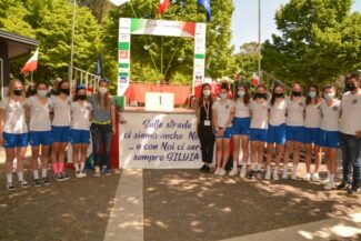 Giornata-Nazionale-Rosa-26042021-i-consiglieri-fci-marche-Grifi-Papetta-con-le-ragazze-325x217