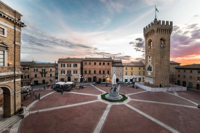 Recanati - Piazza Giacomo Leopardi