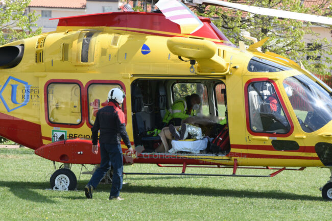 incidente-ciclista-via-petrarca-eliambulanza-parco-cecchetti-civitanova-FDM-10-650x433