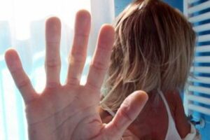 Insulti e spinte alla moglie,  l’arrestato dal gip:  «Episodio isolato. Ero nervoso»