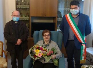 Clorinda Cestarelli con don Eugenio e il sindaco di Colmurano