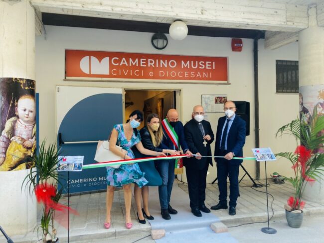 Il-taglio-del-nastro-del-nuovo-polo-museale-Venanzina-Pennesi