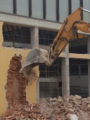 Lavori-PalaCingolani-1-300x400