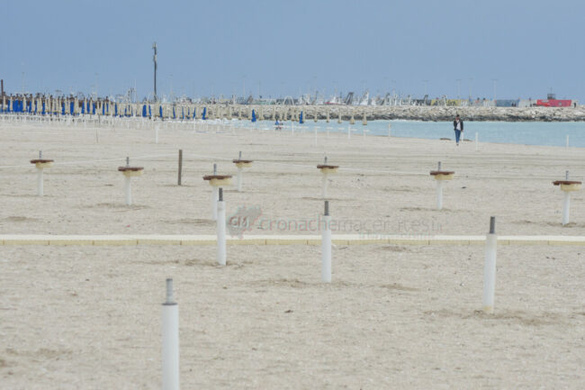 passeggio-sabato-22-maggio-2021-spiaggia-lungomare-civitanova-FDM-2-650x433