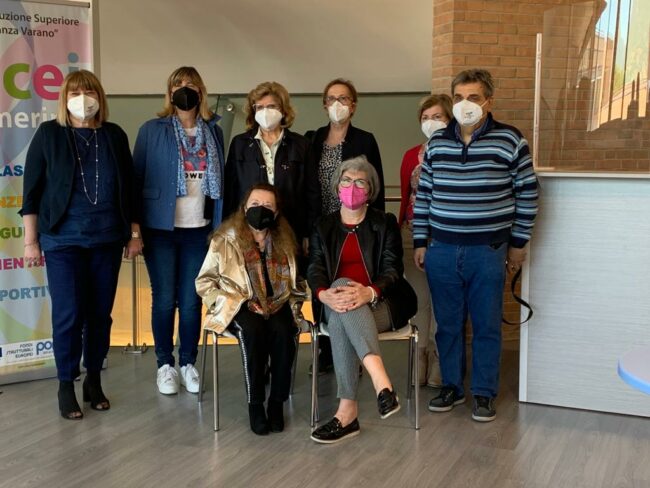 saluti-docenti-licei-di-camerino-1-650x488