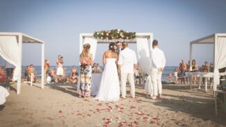 sposi-in-spiaggia