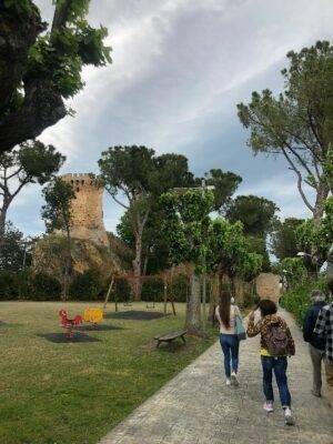 tour-treia223-300x400