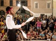 Giocoliere al Recanati Art Festival 2019 (fotoSimone Foglia)