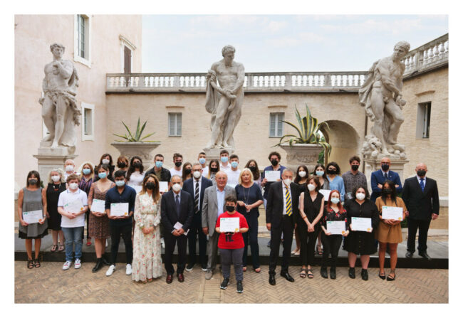 I-ragazzi-premiati-e-le-istituzioni
