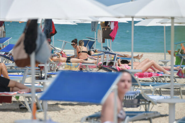 spiaggia-mare-lungomare-sud-civitanova-FDM-2-650x433