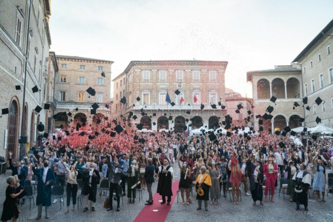 Graduation-Day_GdL2020-650x433