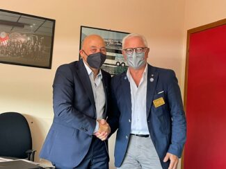Sindaco-Sborgia-e-Governatore-Distretto-Rotary-2090-325x244