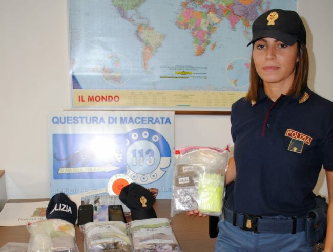 arresto-droga-polizia-e1627729383310-650x493