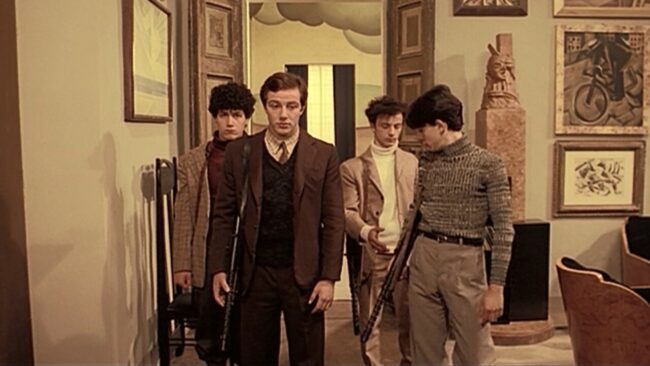 dal-film-Pasolini-con-la-scenografia-di-Ferretti-con-la-scultura-di-Peschi-