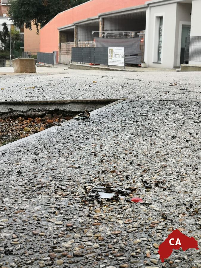 Bottiglia lanciata dall'alto sfiora i soci dell'Arcigay: «Aggressione durante la serata» - Vimarsana News