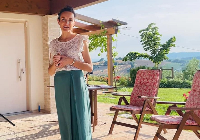 "Orientatrice alla felicità" di professione, Alessia Maracci racconta donne eccezionali: «Ognuna può essere un modello vincente» - Vimarsana News