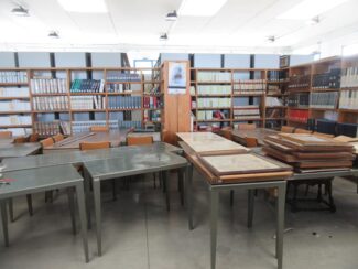 I-volontari-della-Protezione-Civile-al-lavoro-per-il-trasferimento-della-Biblioteca-Valentiana-2-325x244