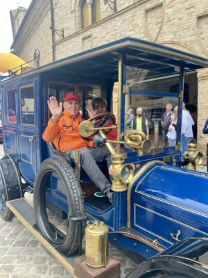 Lequipaggio-della-Wolseley-Siddeley-Limousine-del-1911-300x400