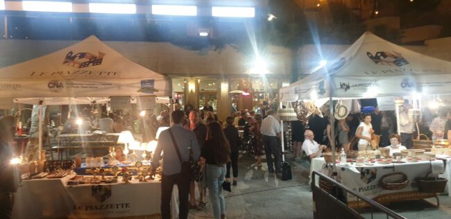Piazzale-Leopardi-Mercatini