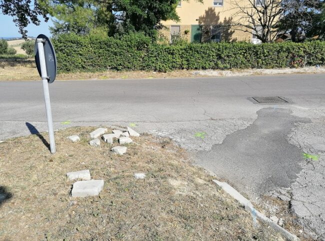 Rotatoria-viale-Amendola-Recanati-7-650x481