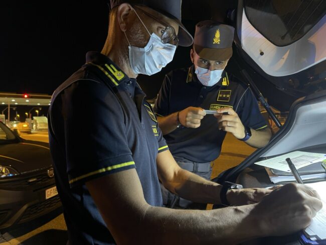 finanza-guardia-controlli-4-650x488