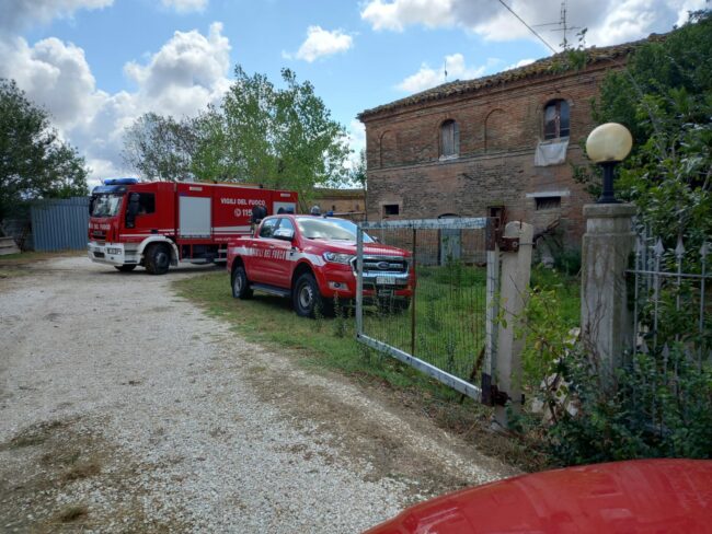 incendio-fienile-camporota-1-650x488