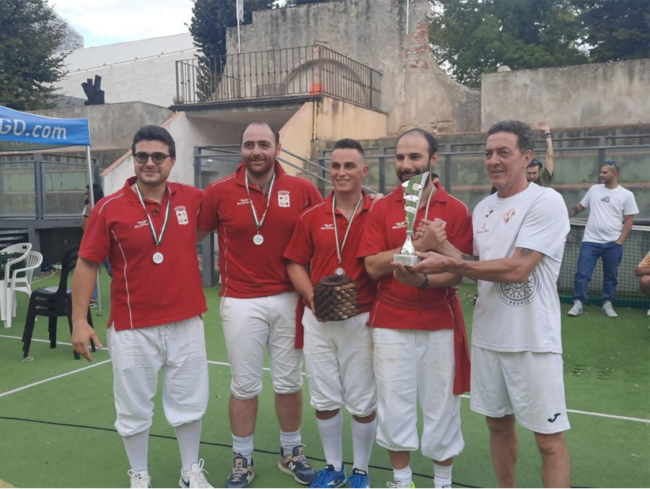 Campioni-palla-al-bracciale