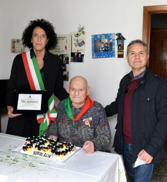 elio-andreozzi-100anni-mogliano-2-325x354