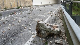 massi-sulla-strada-pioraco