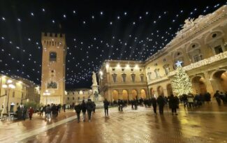 Recanati-natale-2020-Palazzo-Comunale-Piazza-Giacomo-Leopardi-325x205